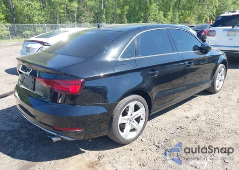 2018 Audi A3 2.0T Premium/2.0T Tech Premium z USA, uszkodzony, nr VIN WAUB8GFF1J1045723